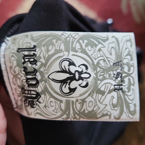 Vocal silver stud cutout top - Picture 6 of 7